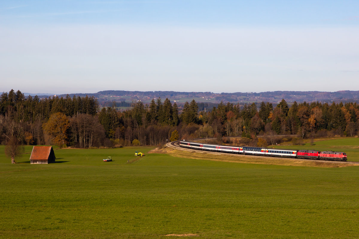 218 433 und 403 am EuroCity EC 191 nahe Opfenbach/Mellatz. 14.11.20