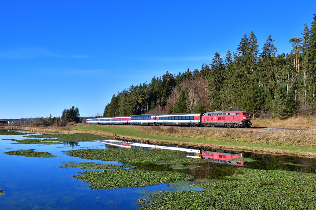 218 433 mit EC 191 am 18.11.2020 bei Ruderatshofen.