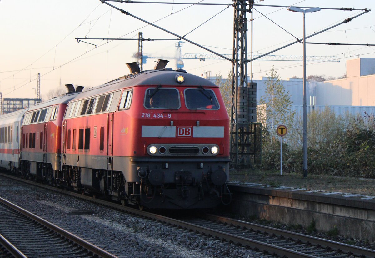 218 434-9 als Doppeltraktion 11.11.2021 bei Durchfahrt BF Eislingen Fahrtrichtung Stuttgart-Ulm