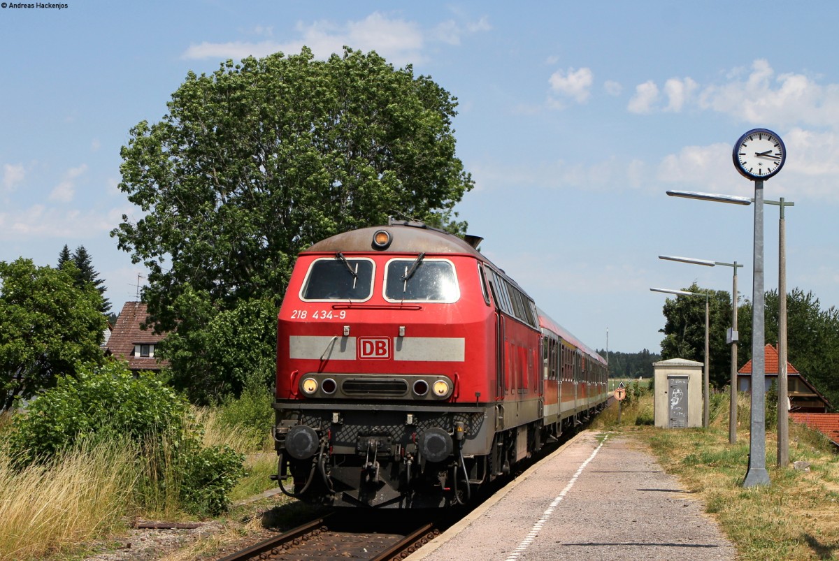 218 434-9 mit dem RE 22311 (Rottweil-Neustadt(Schwarzw)) in Rötenbach 11.7.15