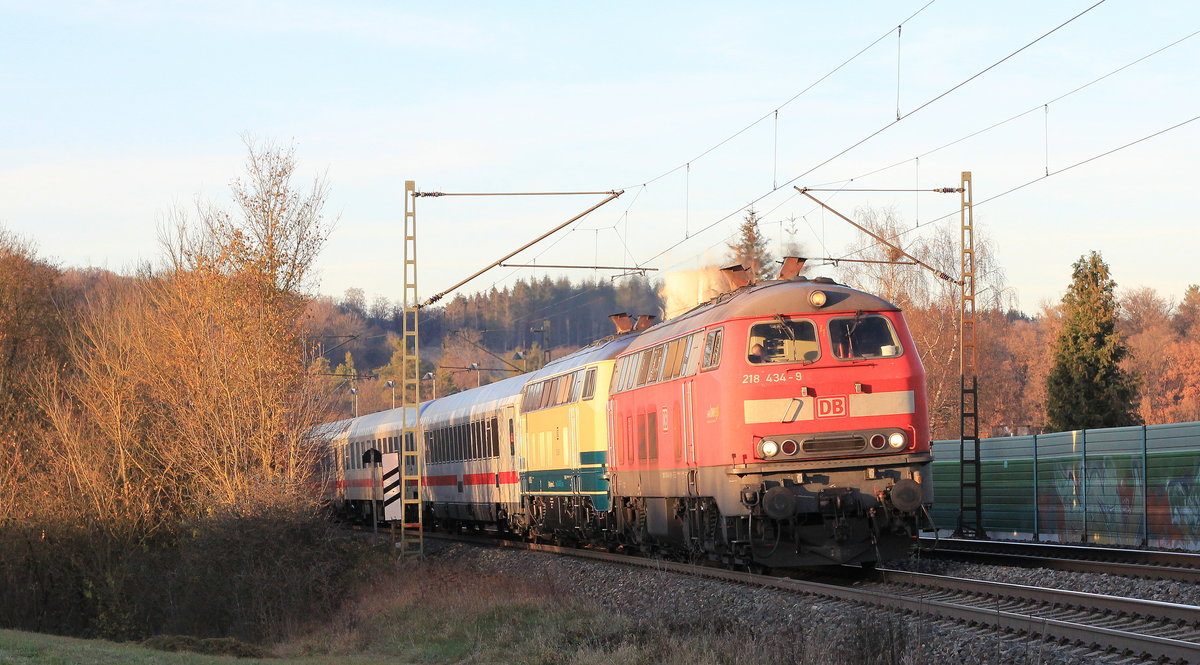 218 434+489 mit IC 2013 Dortmund-Oberstdorf am 21.11.2020 bei Westerstetten.