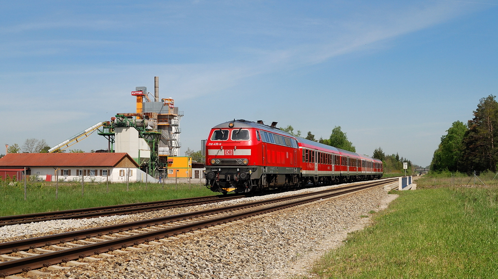 218 435 mit RE 57510 bei Kaufering (05.05.2014)