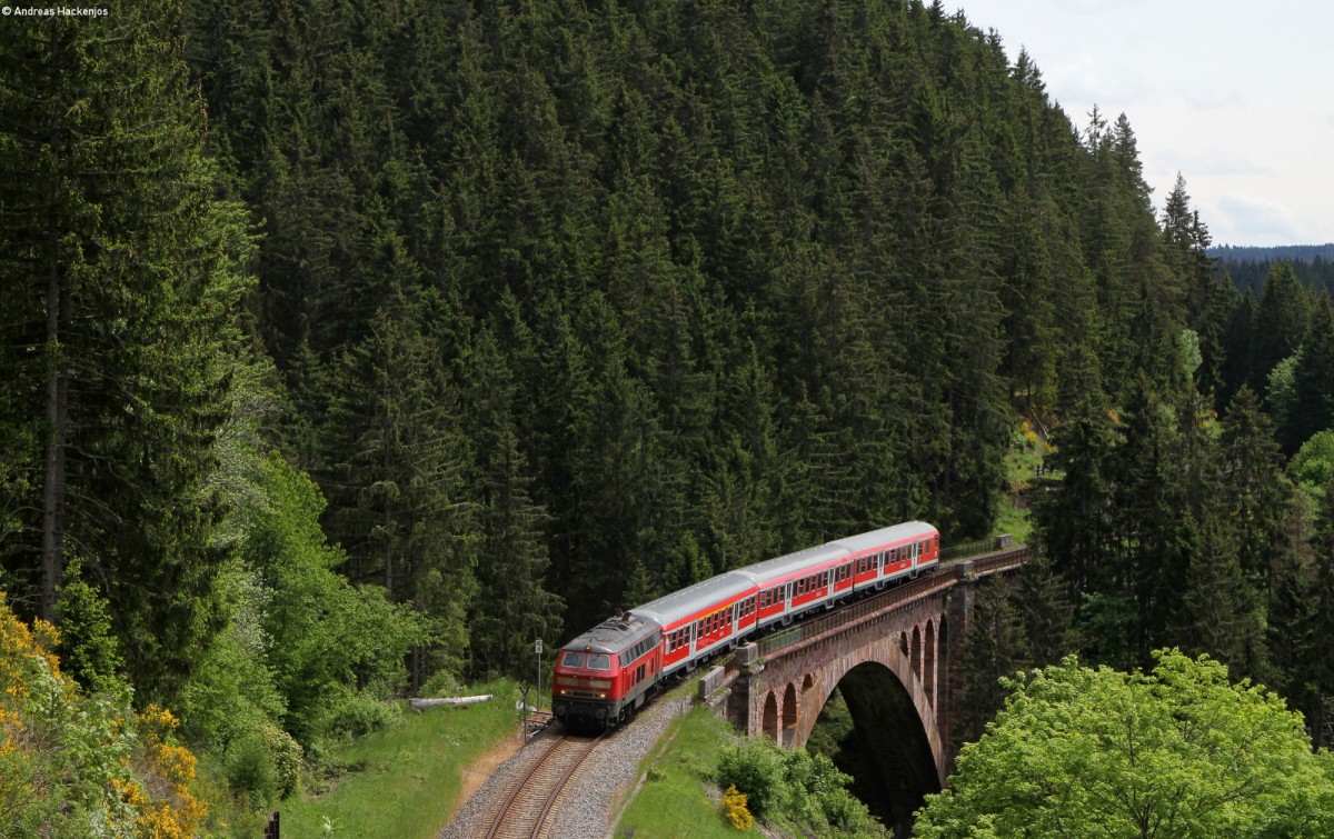218 436-4 mit dem RE 22311 (Rottweil-Neustadt(Schwarzw)) auf der Schwendeholzdobelbrücke 31.5.15
