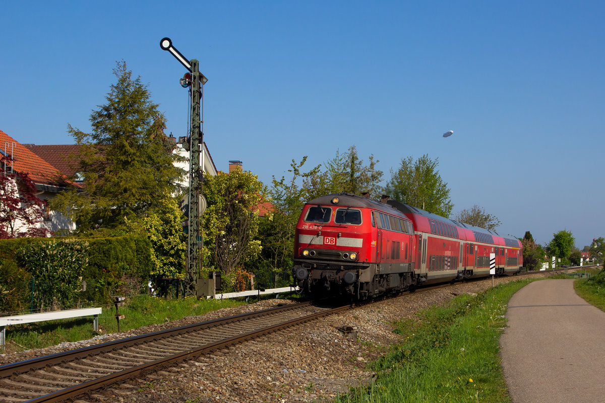 218 438-0 beim Einfahrsignal Nonnenhorn aus Friedrichshafen kommend. 1.5.19