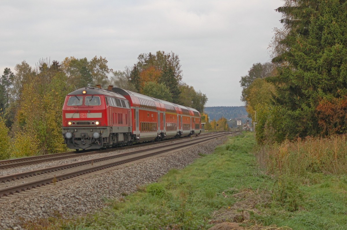 218 439-8 mit IRE, Stuttgart Hbf - Lindau Hbf, in Schweinhausen. 23.10.2015