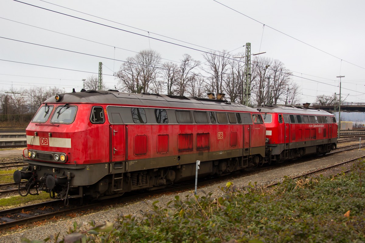 218-440/444 warten auf ihren nächsten Einsatz in Lindau Hbf. 2.1.14