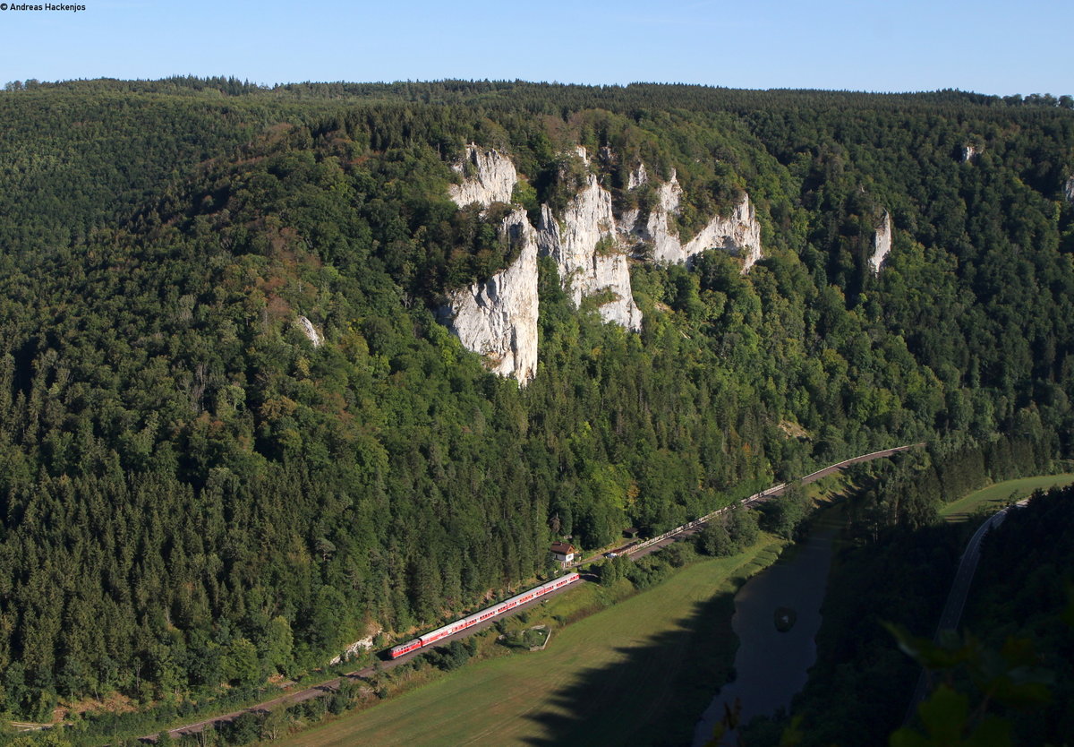 218 443-0 mit dem RE 3215 (Donaueschingen-Ulm Hbf) bei Beuron 12.8.18