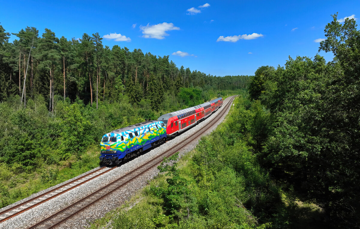 218 443 mit einem RE2 am 06.08.2024 bei Regenstauf.