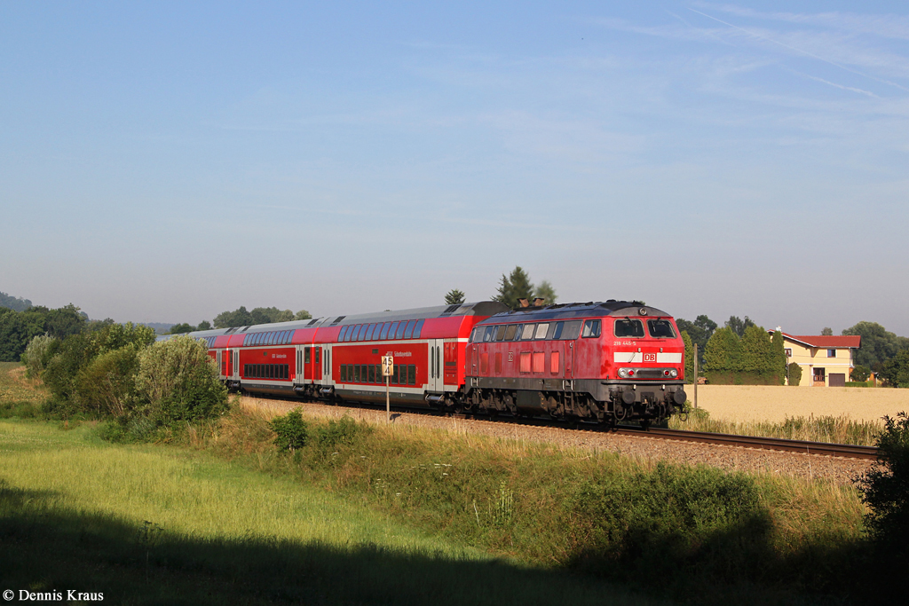 218 445 mit RB 27036 am 19.07.2014 bei Dorfen.