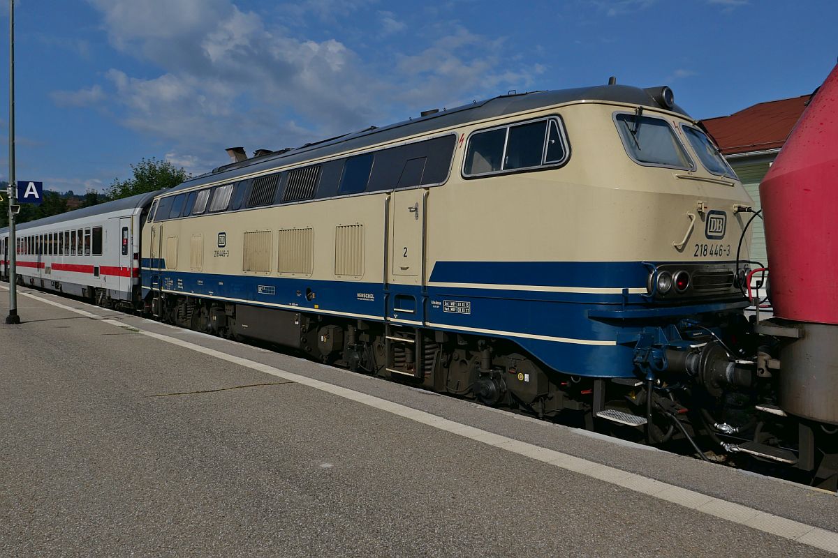 218 446-3 als zweite Lok am IC 2084  Nebelhorn , Oberstdorf - Hannover. Oberstdorf, 12.08.2022