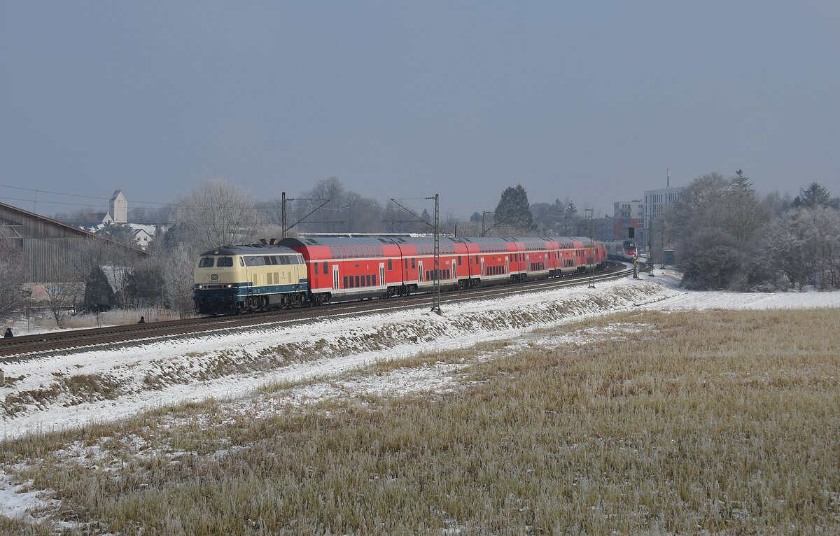 218 446 und schiebend 218 411 am 10.01.21 bei München-Aubing