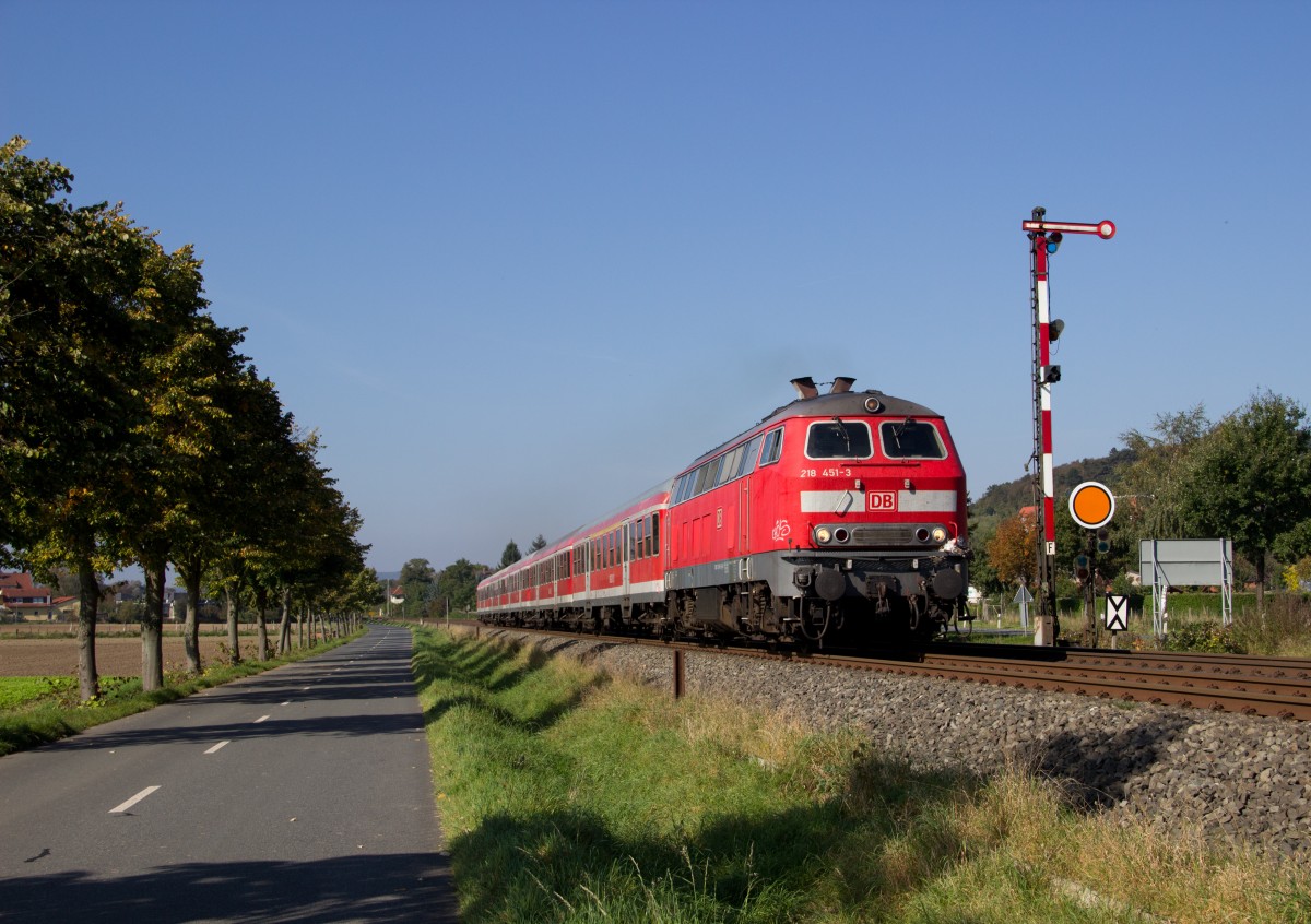 218 451-3 mit dem RE 14067 (Hannover Hbf - Bad Harzburg) in Baddeckenstedt am 04.10.14