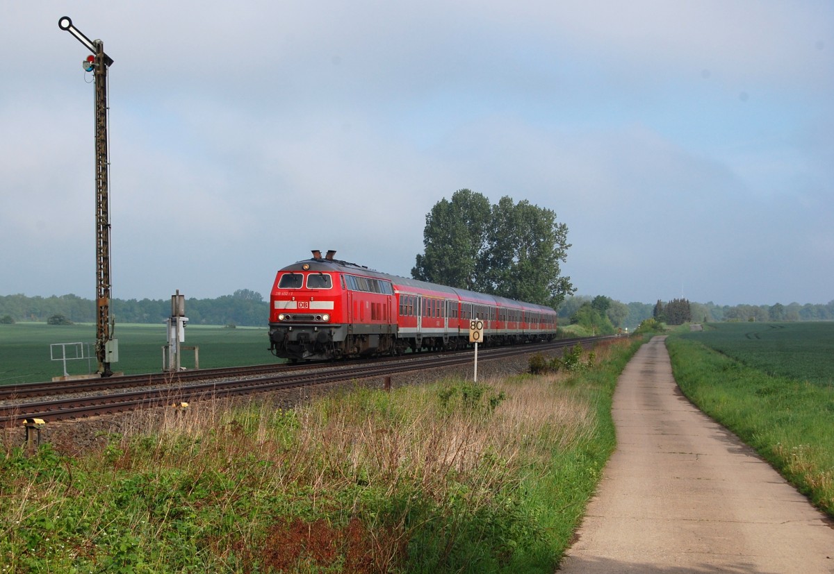 218 452-1 mit RE 14063 Hannover Hbf - Bad Harzburg am Esig der Bk Othfresen. Ab Fahrplanwechsel im Dezember diesen Jahres soll Erixx die Strecke übernehmen. 19.05.2013 