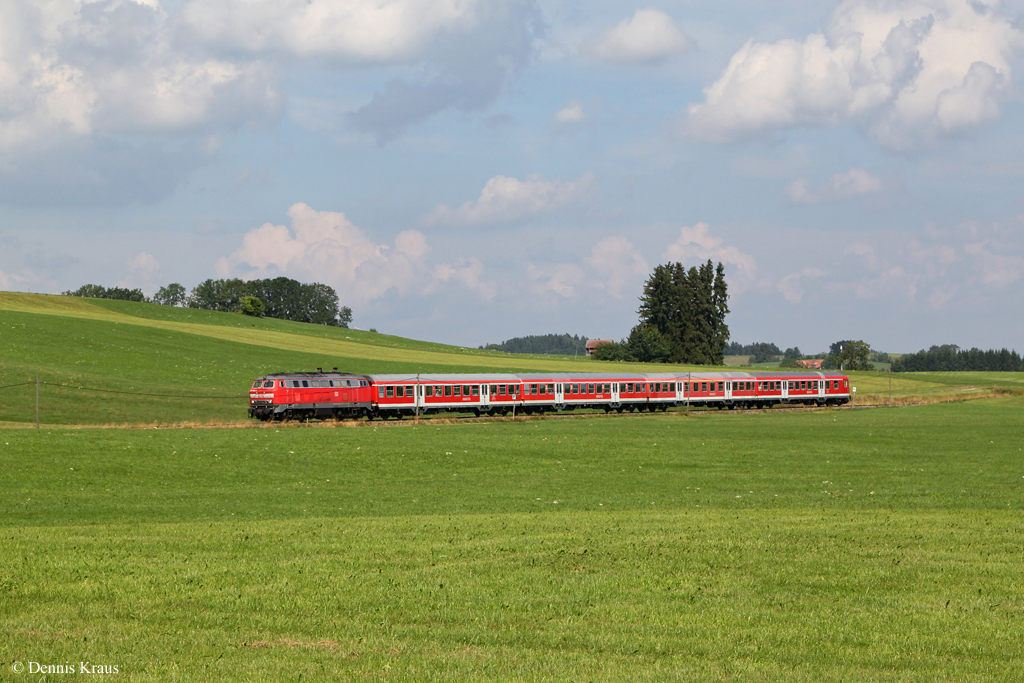 218 454 mit RB 57506 am 17.08.2013 bei Seeg.