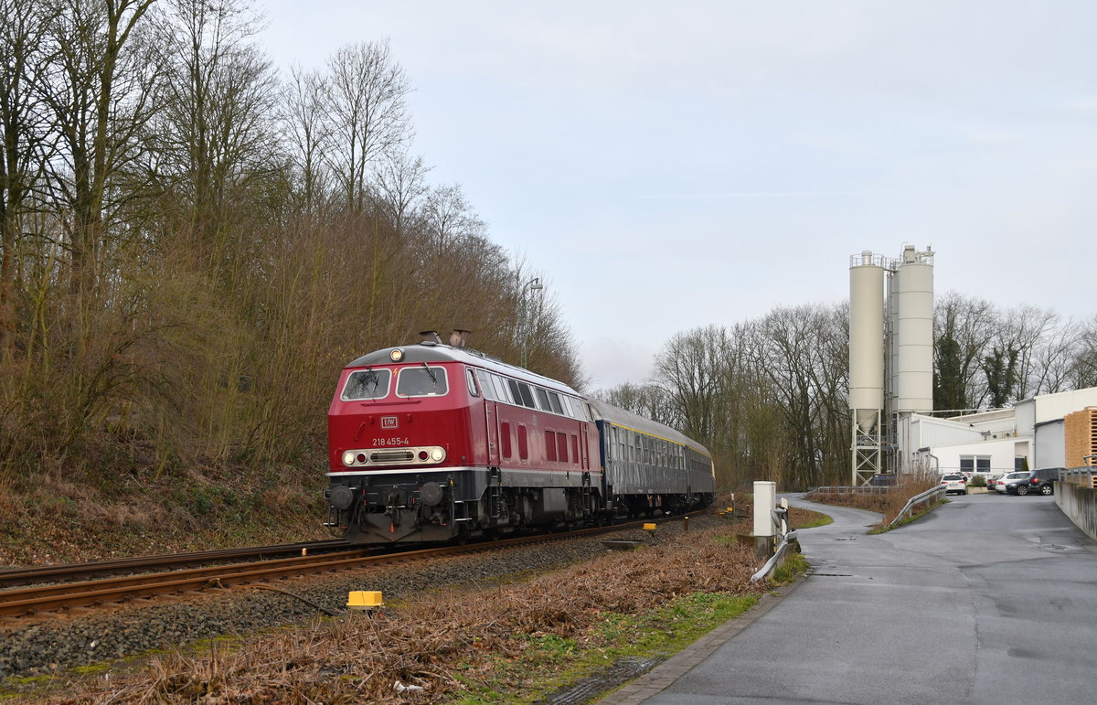 218 455 mit einem Sonderzug von Köln nach Blankenburg(Harz) am 29.02.2020 bei der Einfahrt in Stadtoldendorf