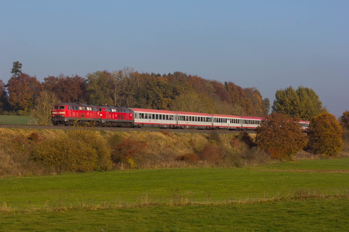 218 456-2 und 476-0 mit dem IC 119 von Ulm nach Friedrichshafen vor Bad Schussenried. 30.10.16
