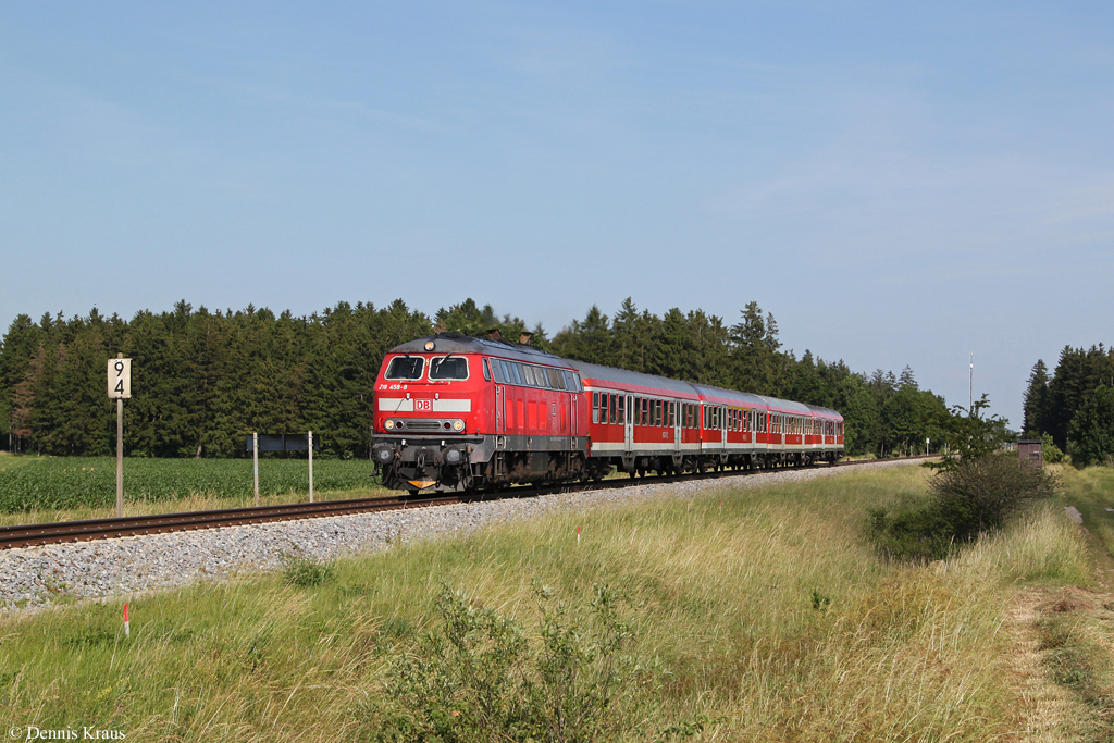 218 458 mit RE 57414 am 21.06.2014 bei Türkheim.