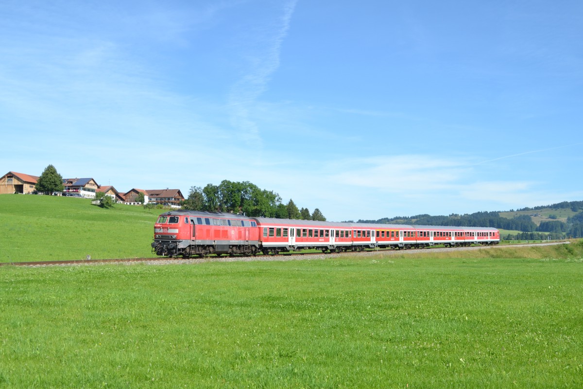 218 458 mit RE 57504 nach Füssen bei Reinertshof. 18.07.2014