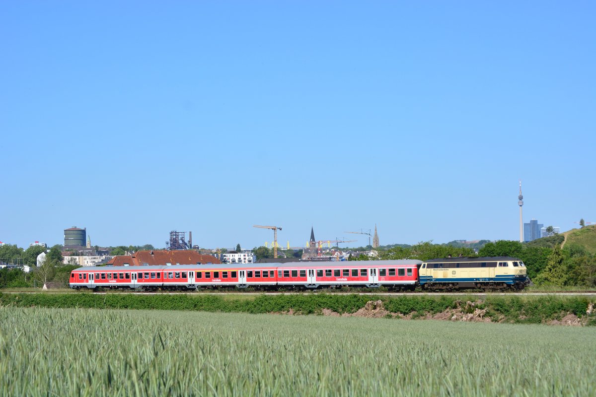 218 460-4 brummmt mit ihrer n-Wagen Garnitur vorbei an  Dortmund auf den Weg nach Schwerte.

Dortmund 30.05.2020