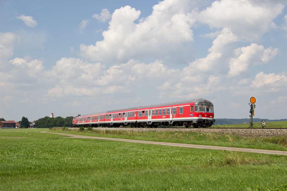 218 461-2 mit dem RE 57409 (Memmingen - München Hbf) in Sontheim (Schwab) am 24.07.14