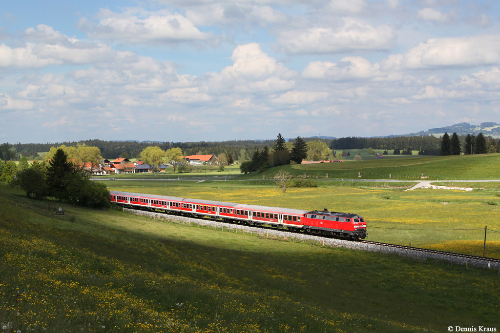 218 461 mit RE 57502 am 18.05.2014 bei Lengenwang.