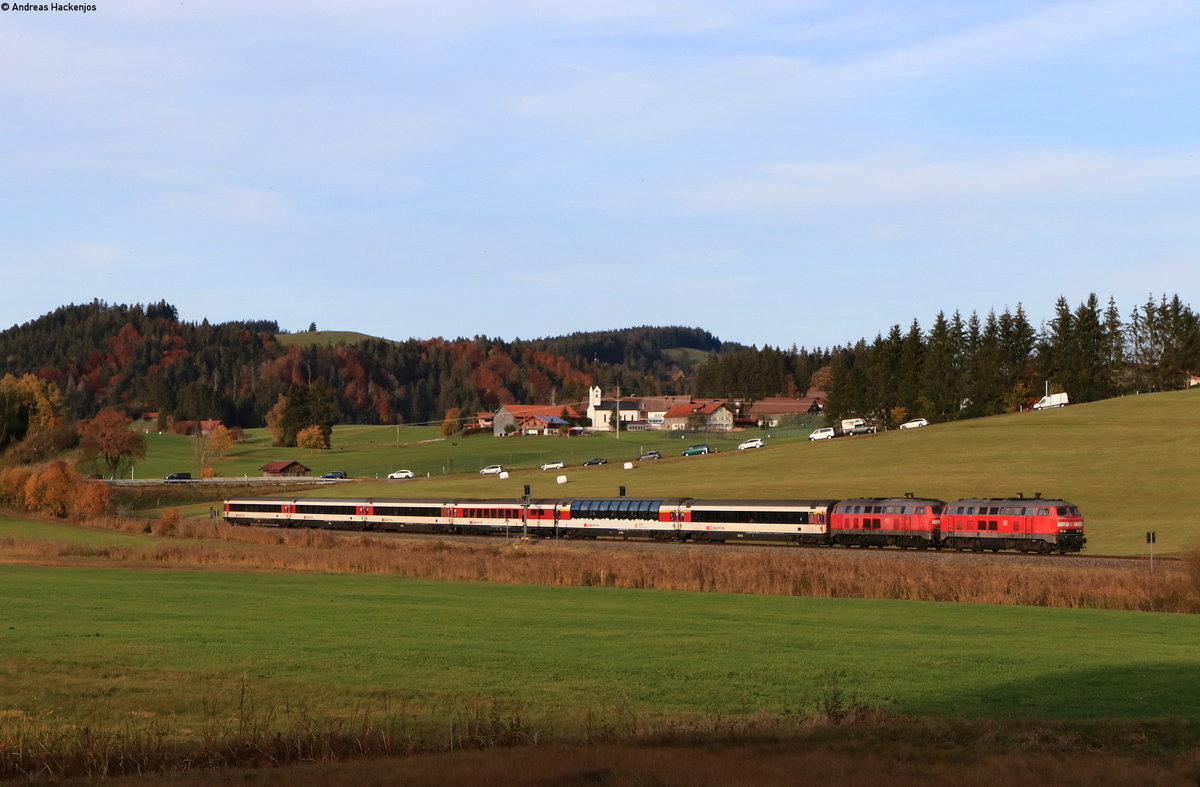 218 463-8 und 218 419-0 mit dem EC 195 (Zürich HB-München Hbf) bei Oberstaufen 25.10.20