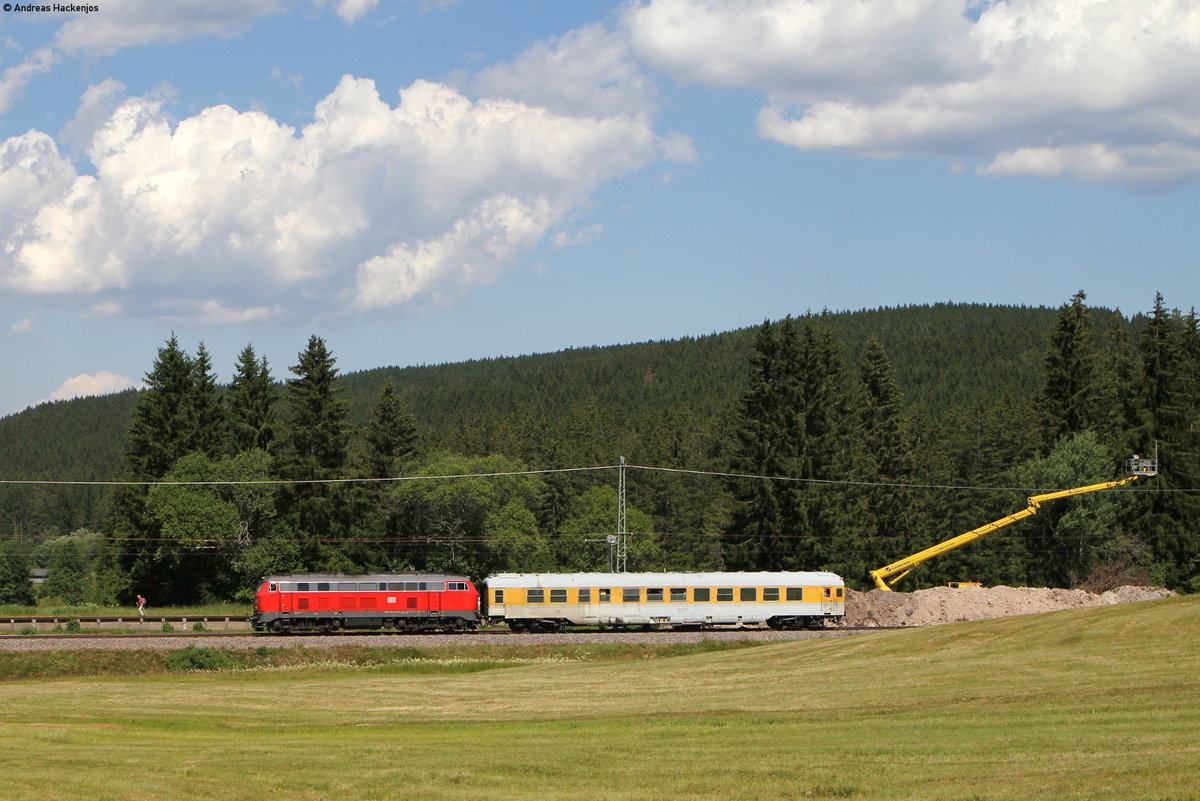 218 463-8 mit dem Mess ST 92352 (Seebrugg-Titisee) bei Altglashütten 20.7.16
