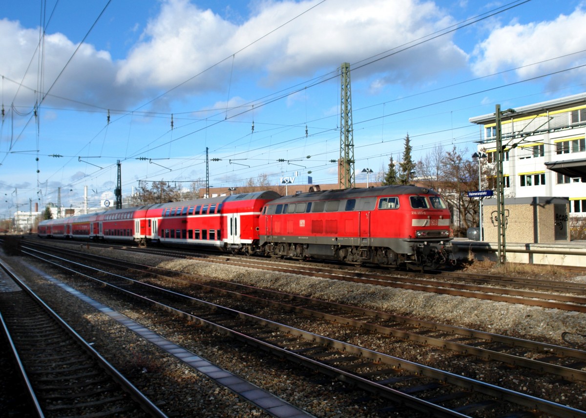 218 463 mit einer RB am 28.12.2009 bei der Durchfahrt in Mnchen-Heimeranplatz.