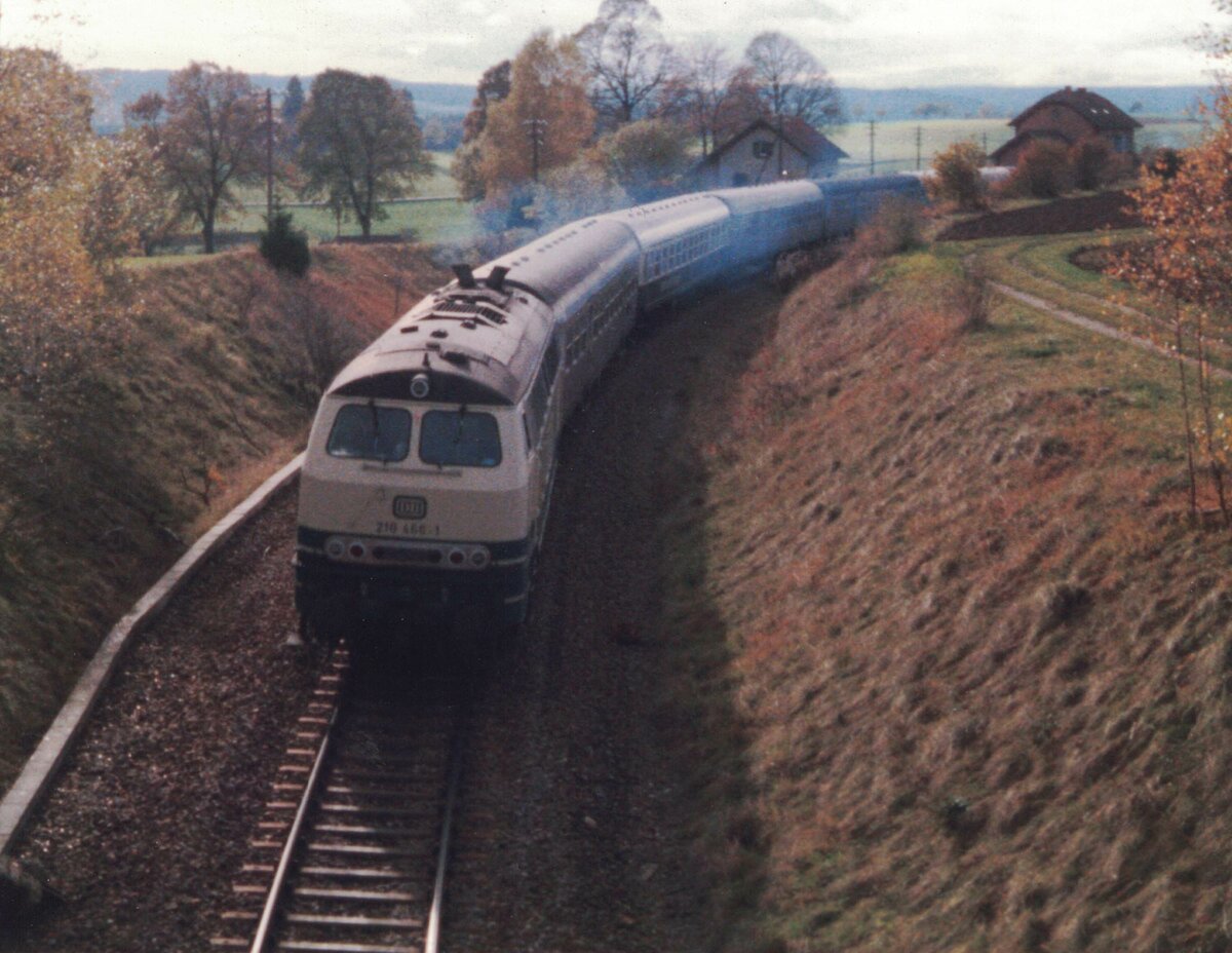 218 466-1 unmittelbar nach dem Haltepunkt Bachheim Richtung Donaueschingen ca. 1986.