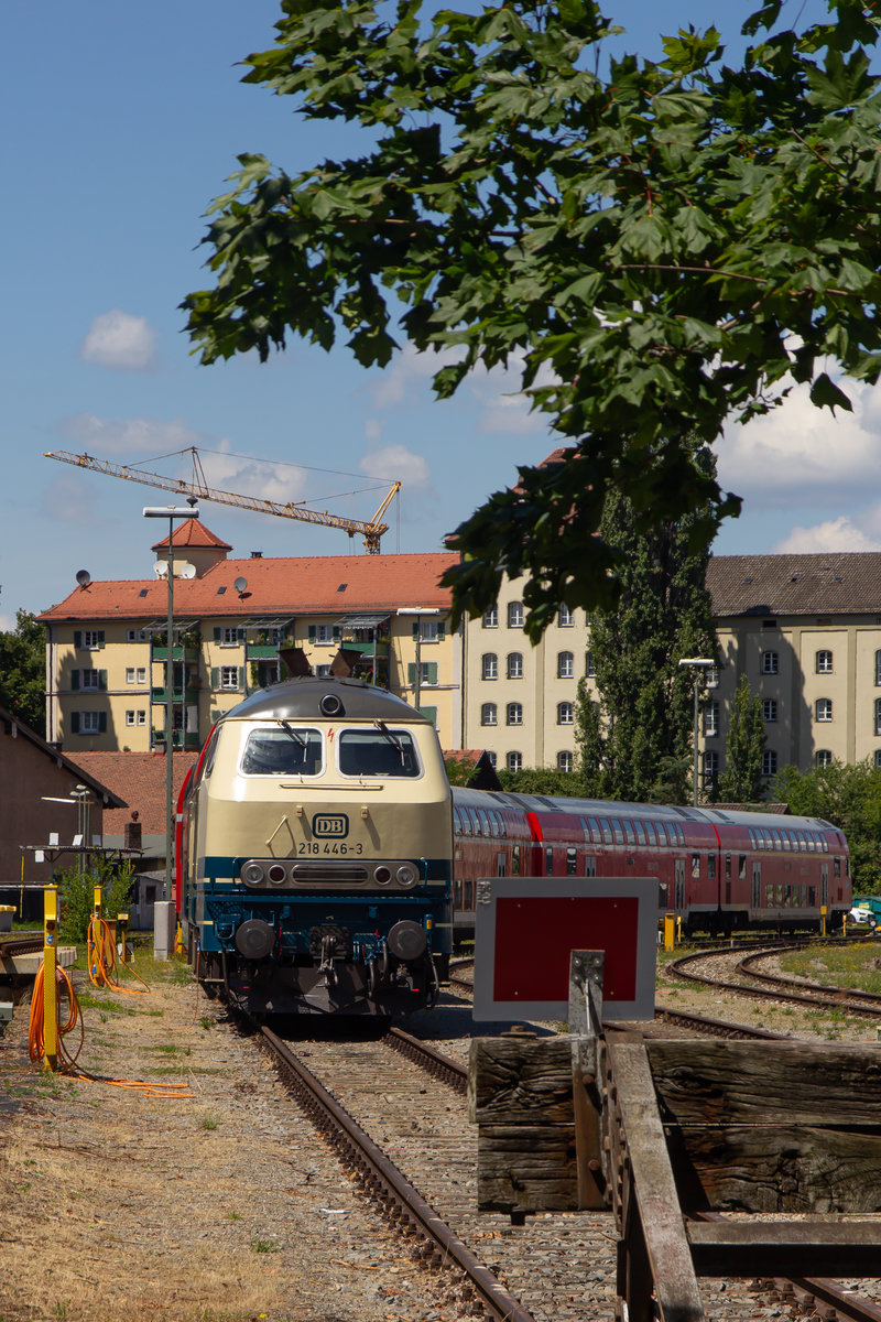 218 466-3 wartet mit ihirem Radelzug in Lindau Hbf auf ihre Rückfahrt. 18.7.20