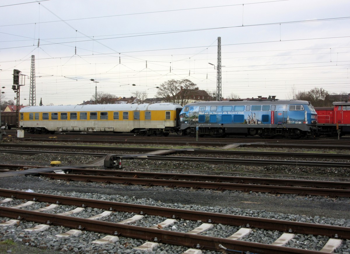 218 467-9  BayernTicket  steht am 16. Januar 2015 mit einem Messwagen im Bahnhof Bamberg.
