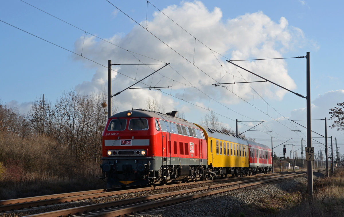 218 467 (MEG 305) führte am 04.12.18 einen Messzug durch Greppin Richtung Dessau.