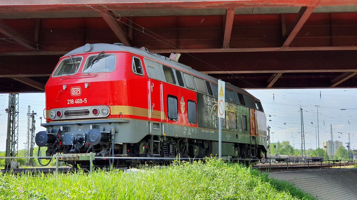 218 469-5 der RP abgestellt in Wörth (Rhein) Bahnhof am 25.04.2019