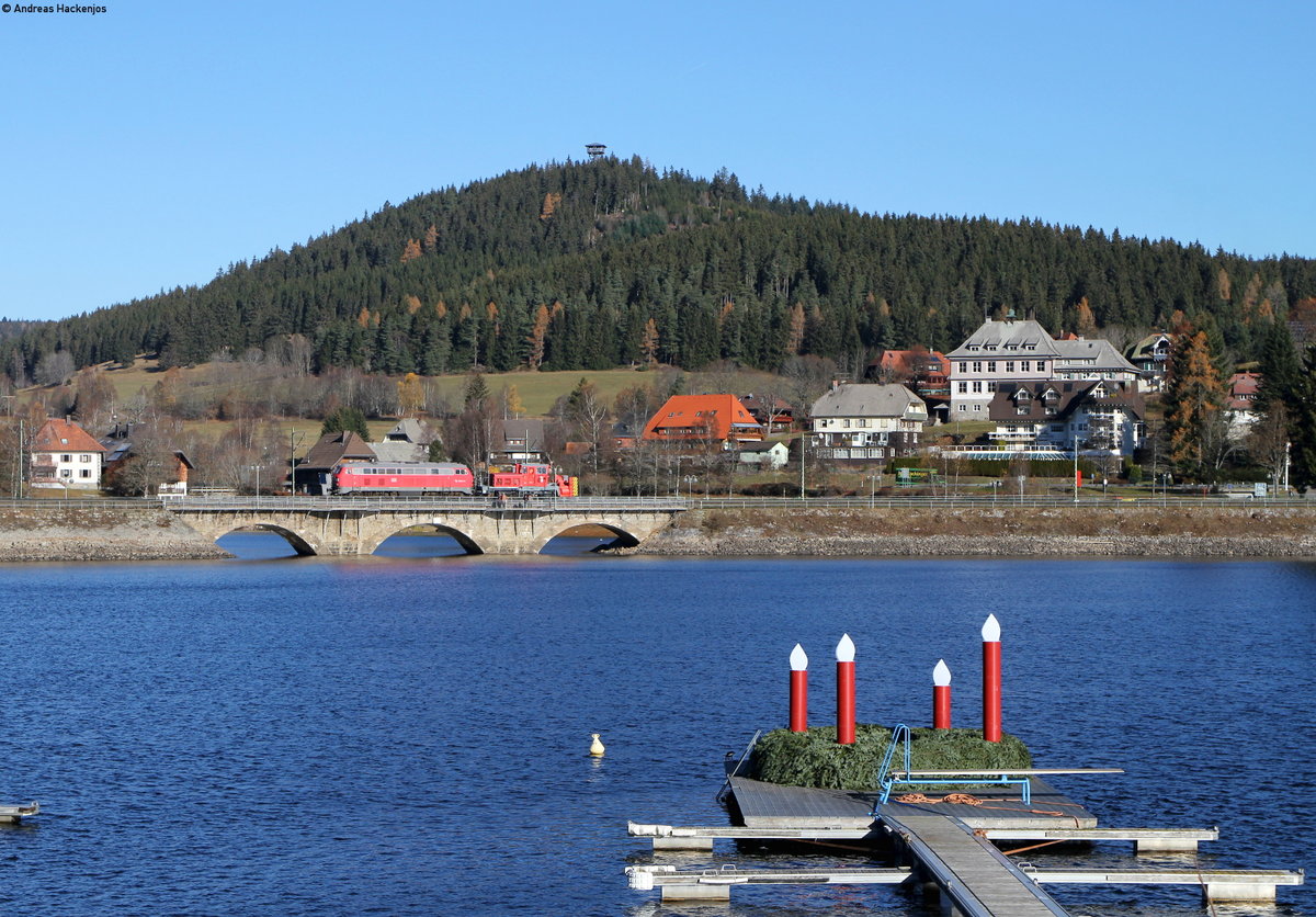 218 470-3 mit dem RbZ 91404 (Villingen(Schwarzw)-Seebrugg) bei Schluchsee 28.11.16