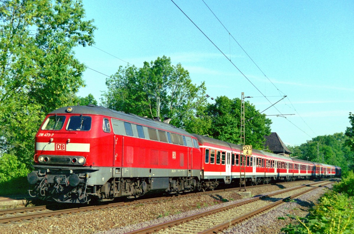 218 473 mit RE 14582 (Hamburg Hbf–Cuxhaven) am 08.06.2006 in Dollern