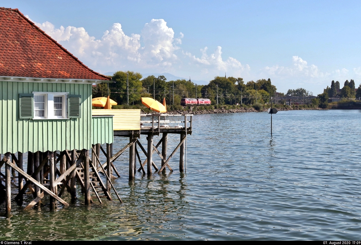 218 476-0 und 218 ??? rangieren auf dem Bodenseedamm bei Lindau Hbf, unweit des Aeschacher Bades.

🧰 DB ZugBus Regionalverkehr Alb-Bodensee GmbH (RAB | DB Regio Baden-Württemberg)
🕓 7.8.2020 | 17:09 Uhr

(verbesserte Version)