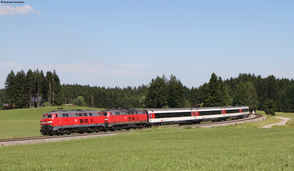 218 476-0 und 218 495-0 mit dem EC 1290 (München Hbf-Zürich HB) bei Unterthingau 22.6.14