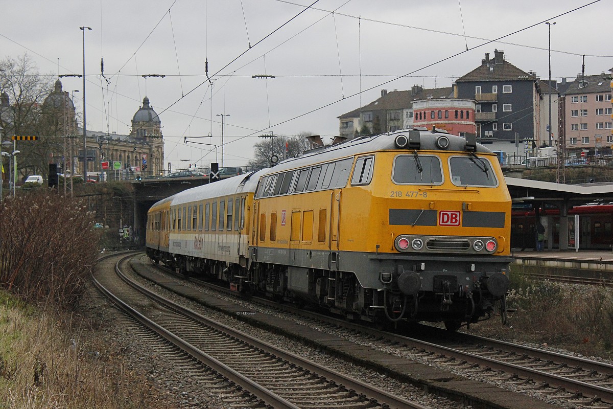 218 477-8 mit einem Gleismesszug am 26.01.2016 in Wuppertal Steinbeck.