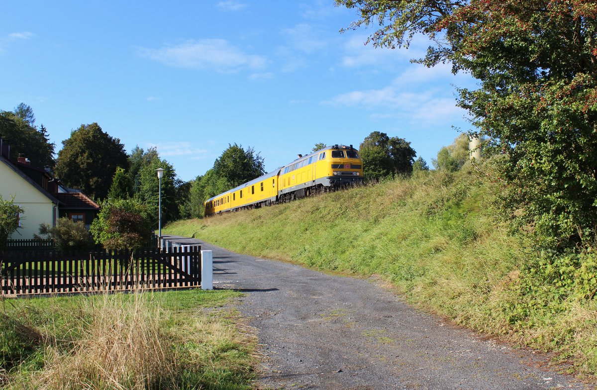 218 477-8 mit NbZ 94320 am 21.09.16 in Waldershof.