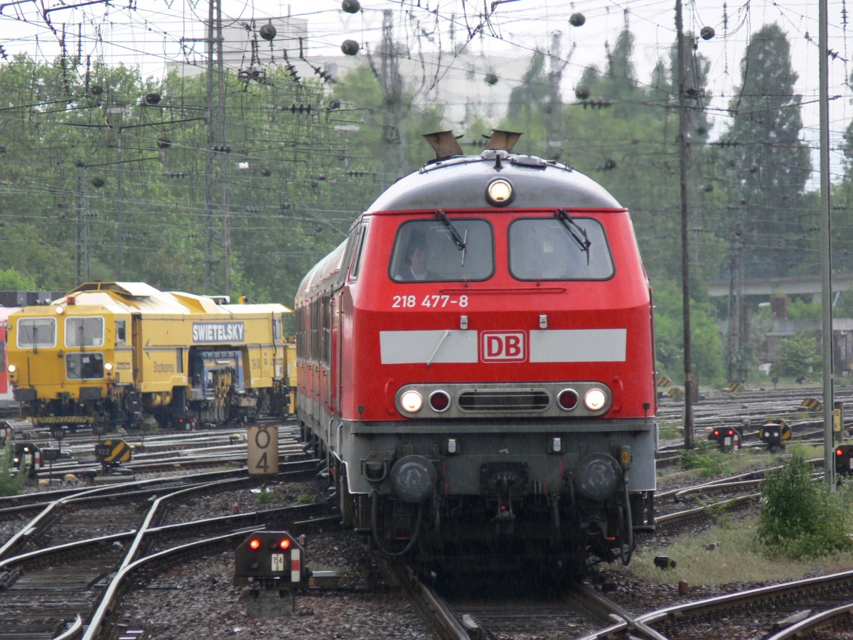 218 477-8 mit eine Regigionalbahn im Mannheimer Hauptbahnhof am 17.04.2012. 