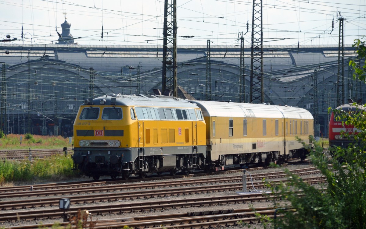 218 477 stand am 12.07.13 im Vorfeld des Leipziger Hbf abgestellt. Aus dem fahrenden Zug fotografiert.
