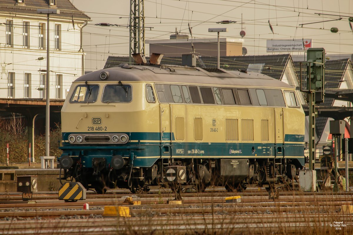 218 480-2 RP  Railsystems  in Hamm (Westf) abgestellt, am 27.01.2018.