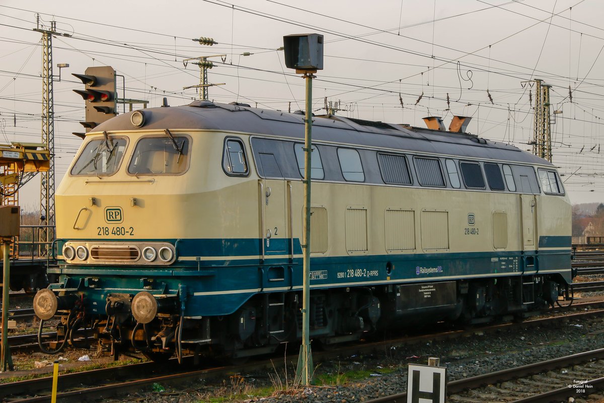 218 480-2 RP  Railsystems  in Hamm (Westf) abgestellt, am 27.01.2018.