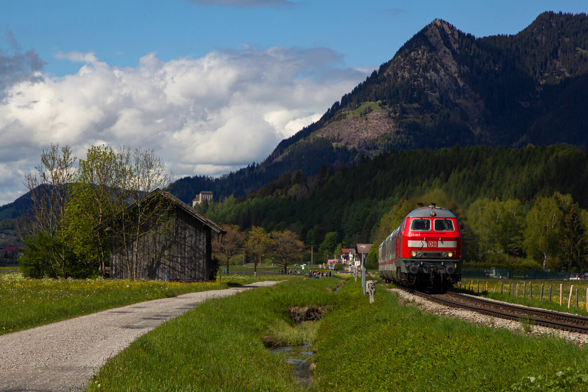 218 483-4 am IC 2085 bei Altstätten. 23.5.21