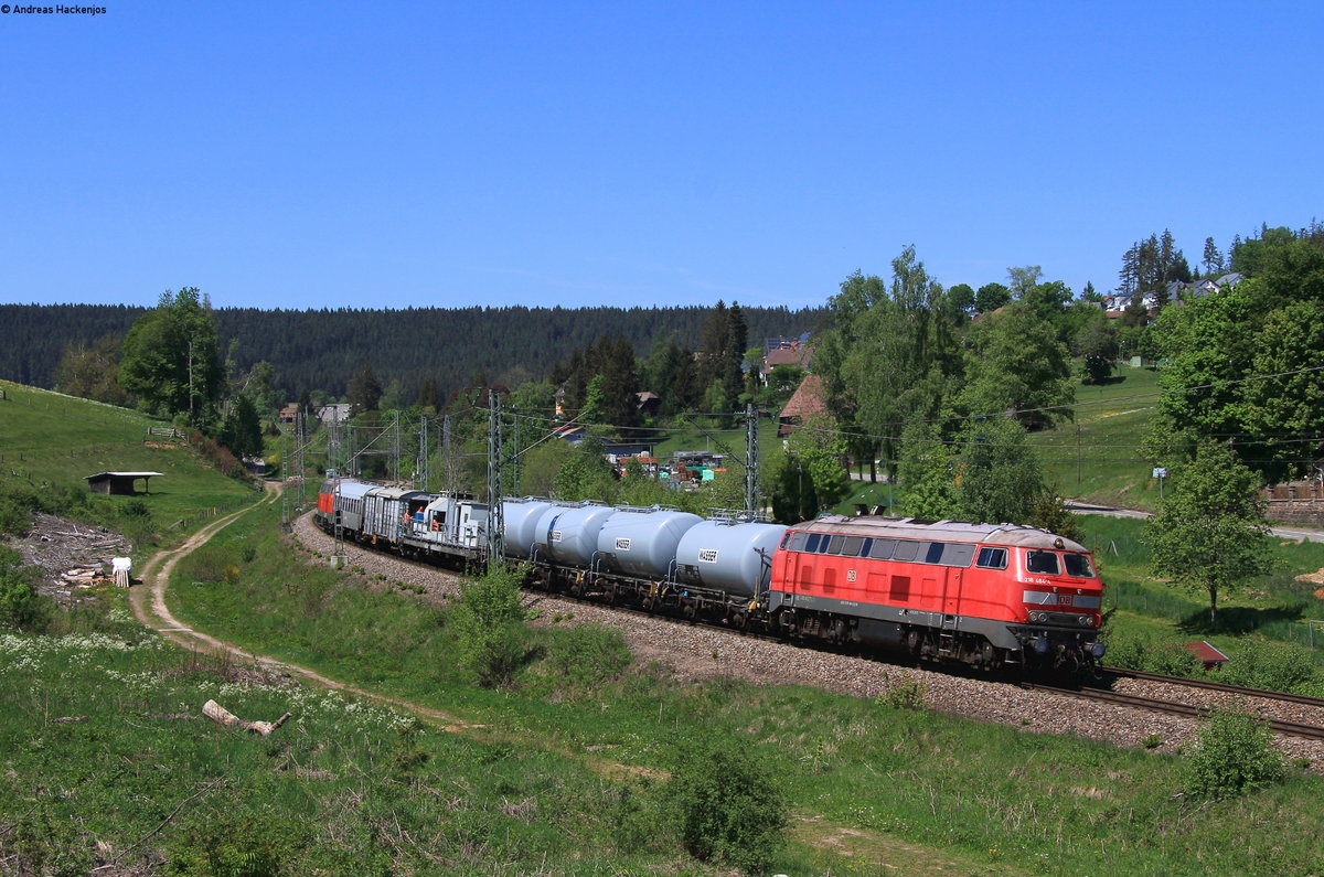 218 484-4 und 218 191-5 mit dem Bauz 91748 (Karlsruhe Hbf-St.Georgen(Schwarzw)) bei Sommerau 18.5.20