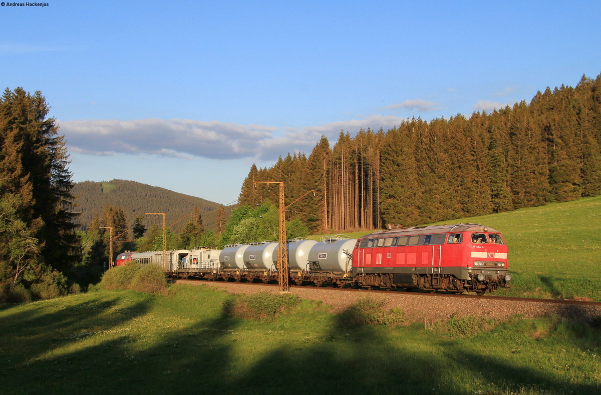 218 484-4 und 218 191-5 mit dem Bauz 91751 (Donaueschingen-Offenburg) bei Hinterzarten 18.5.20