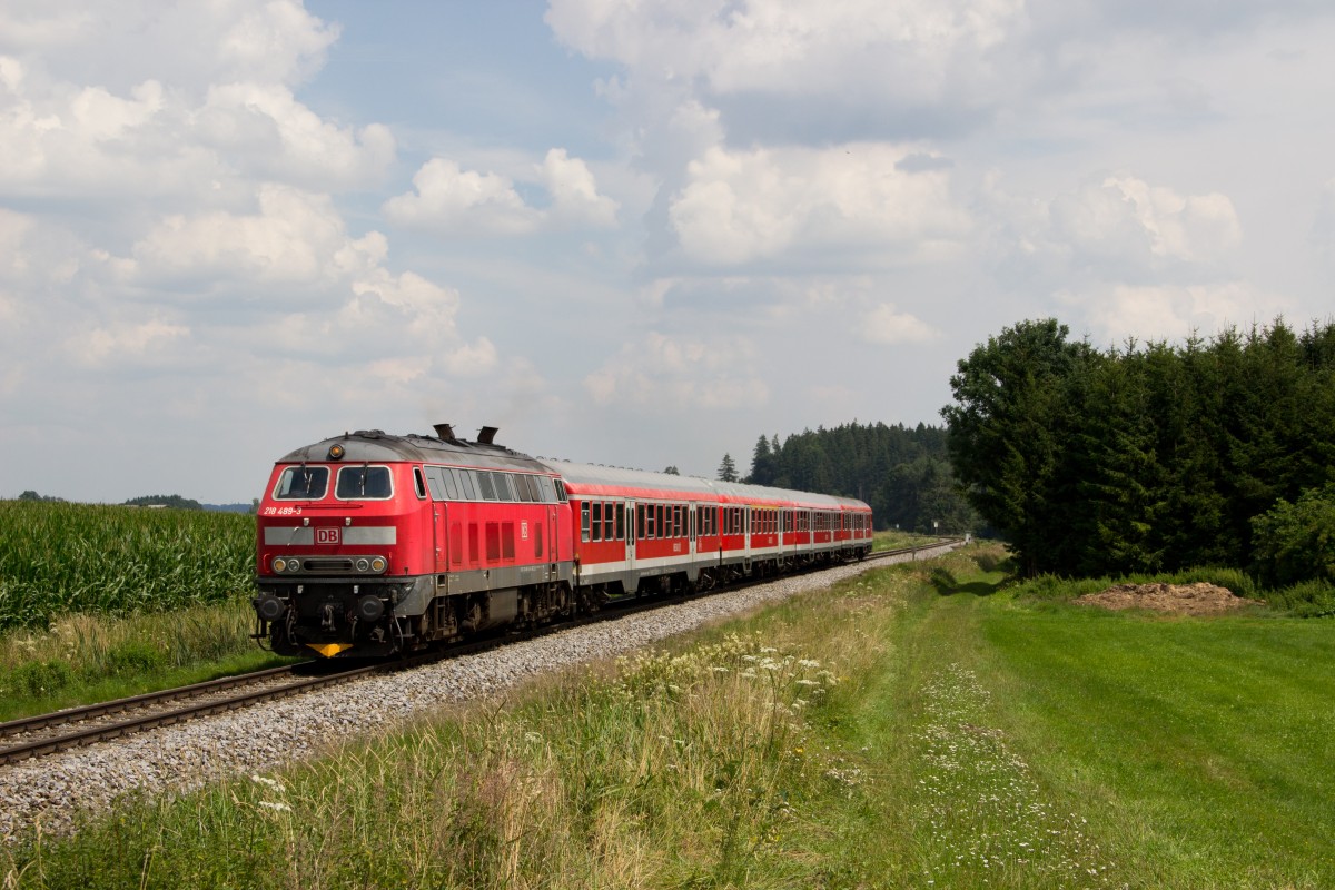 218 489-3 mit dem RE 57410 (München Hbf - Memmingen) bei Sontheim (Schwab) am 24.07.14