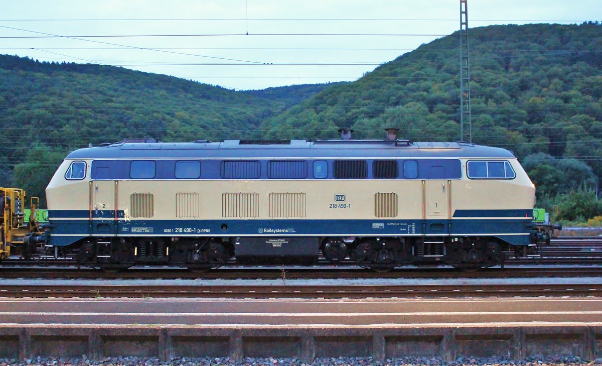 218 490-1 (Railsystems) stand am 07.09.17 in Gemünden am Main.