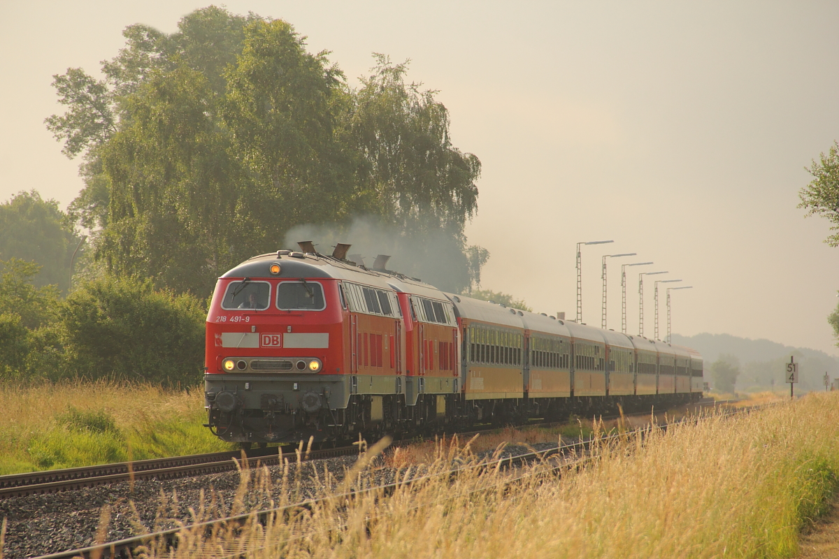 218 491-9 DB + 218 464-6 DB mit einem BTE Sonderzug bei Burgkunstadt am 28.06.2013.