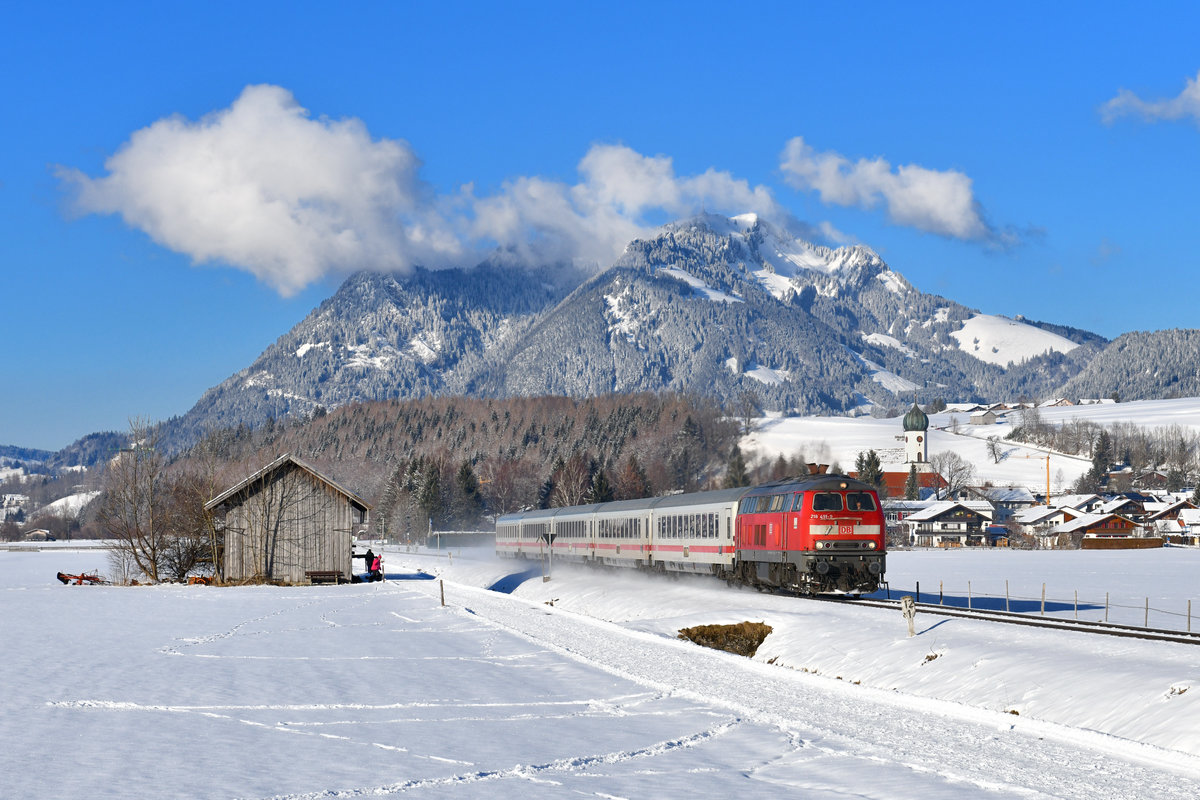 218 491 mit IC 2085 am 13.02.2018 bei Altstädten. 
